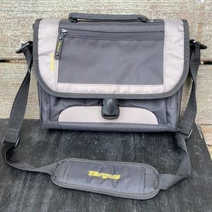 Targum Small Messenger Bag